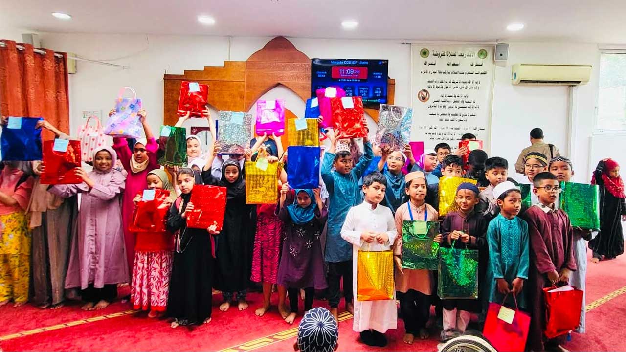প্যারিসে প্রবাসী শিশুদের শিক্ষাপ্রতিষ্ঠানে বার্ষিক পুরস্কার বিতরণ