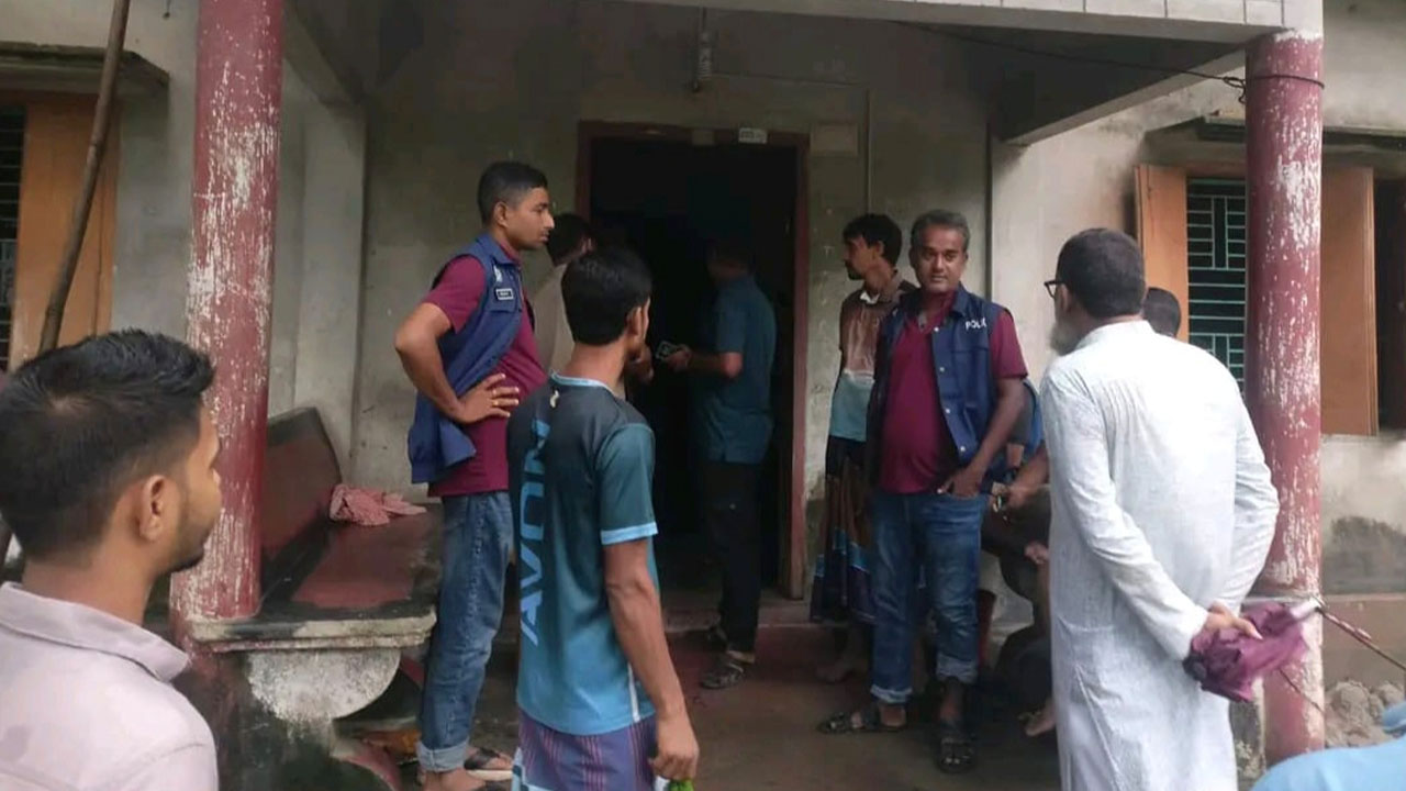 পিরোজপুরে একরাতে তিন বাড়িতে ডাকাতি