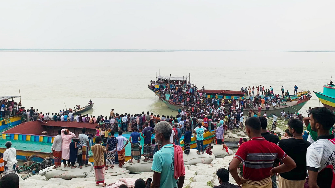 পদ্মায় নিখোঁজ দুই শিক্ষার্থীর মরদেহ উদ্ধার, এখনও মেলেনি প্রবাসীর সন্ধান