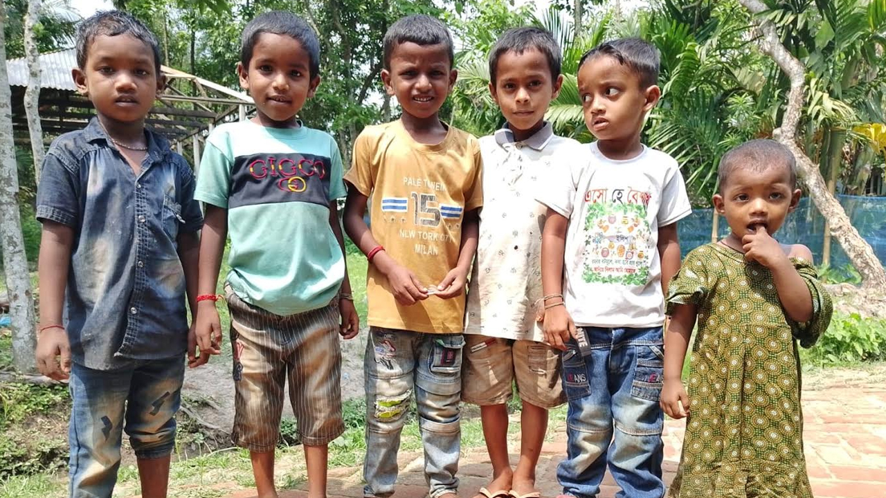 স্বাস্থ্যসেবা থেকে বঞ্চিত চা বাগানের শিশুরা