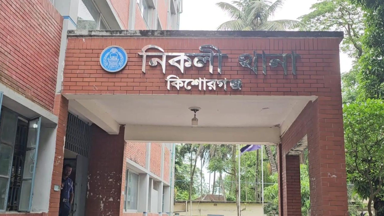 মাদকাসক্ত ছেলেকে পুলিশে দিলেন বাবা, হাজতে ঝুলন্ত মরদেহ