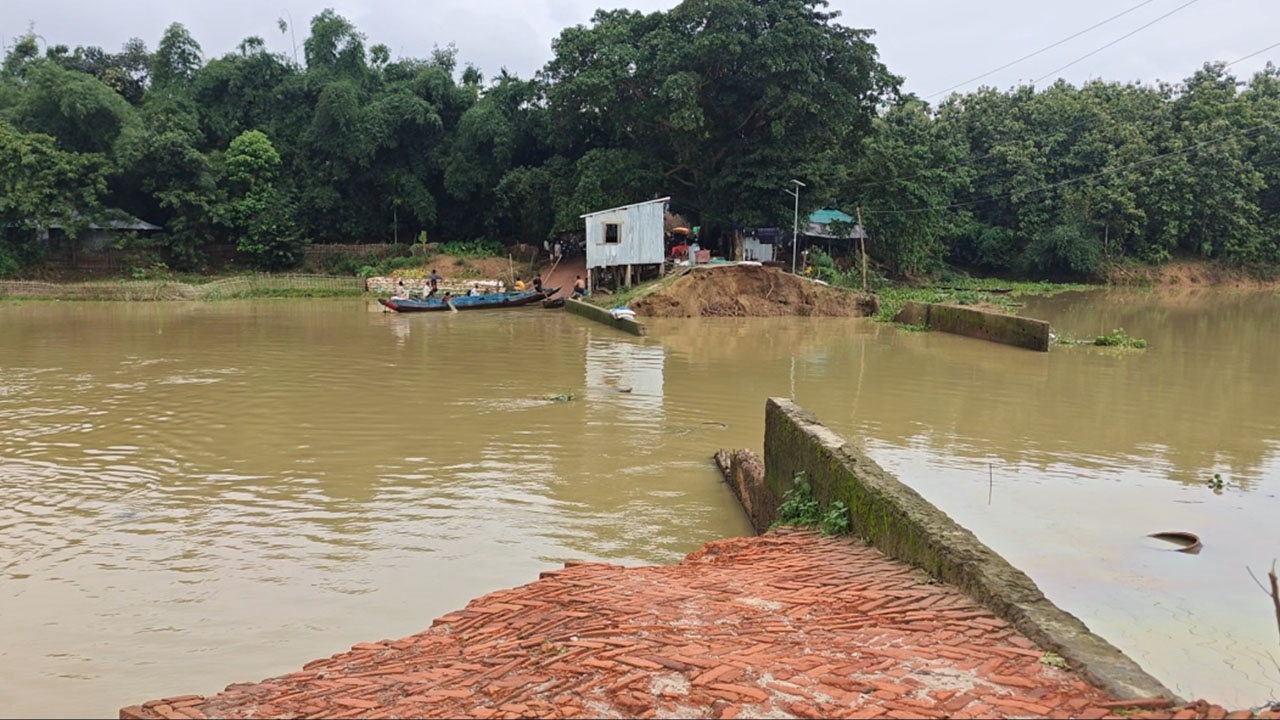 বন্যায় তলিয়ে গেছে মুবাছড়ির একমাত্র সড়ক, দুর্ভোগে প্রায় ২০ গ্রামের মানুষ