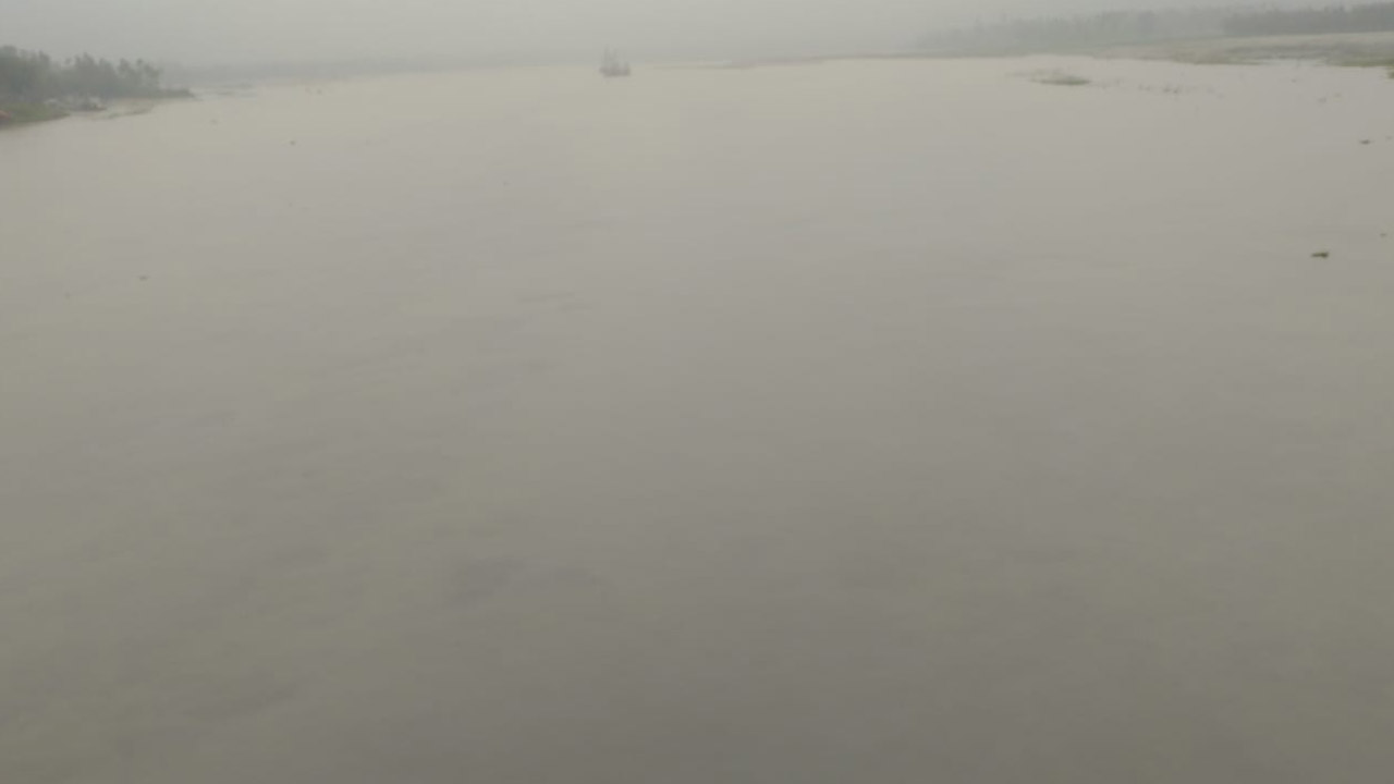 তিস্তার পানি বিপৎসীমা ছুঁইছুঁই, ৩৫ পয়েন্টে তীব্র নদীভাঙন