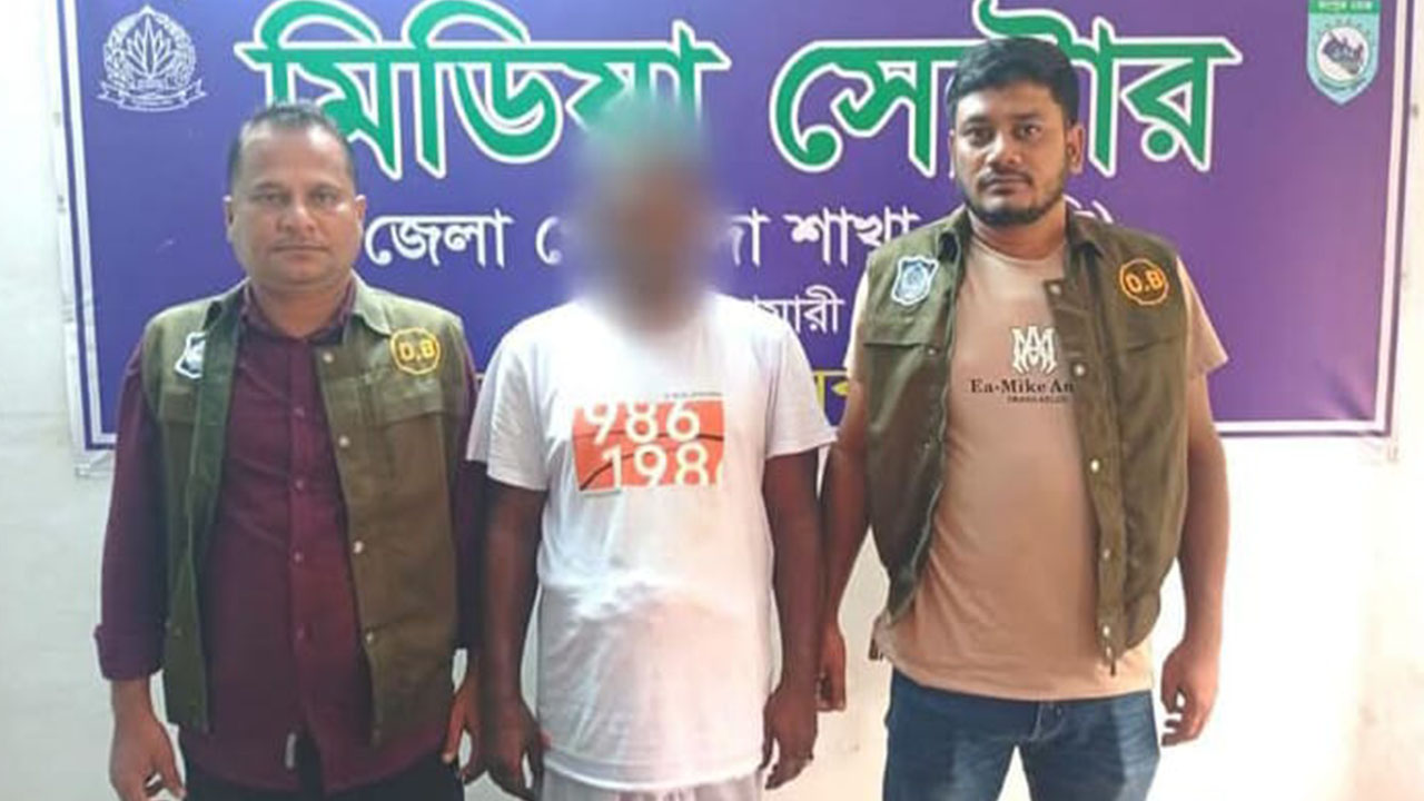 যুগ্মসচিব পরিচয়ে প্রতারণার অভিযোগে যুবক গ্রেপ্তার