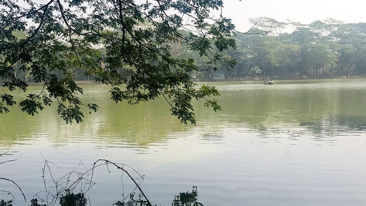 অবহেলা আর দখলে জৌলুস হারাচ্ছে ‘সেনাপতির দিঘি’