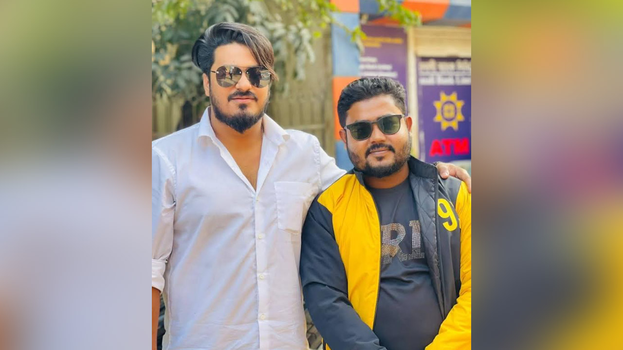 ফরিদপুর জেলা ছাত্রলীগের সভাপতি তামজিদুল রশিদ চৌধুরী রিয়ানের সঙ্গে প্রান্ত। ছবি : সংগৃহীত