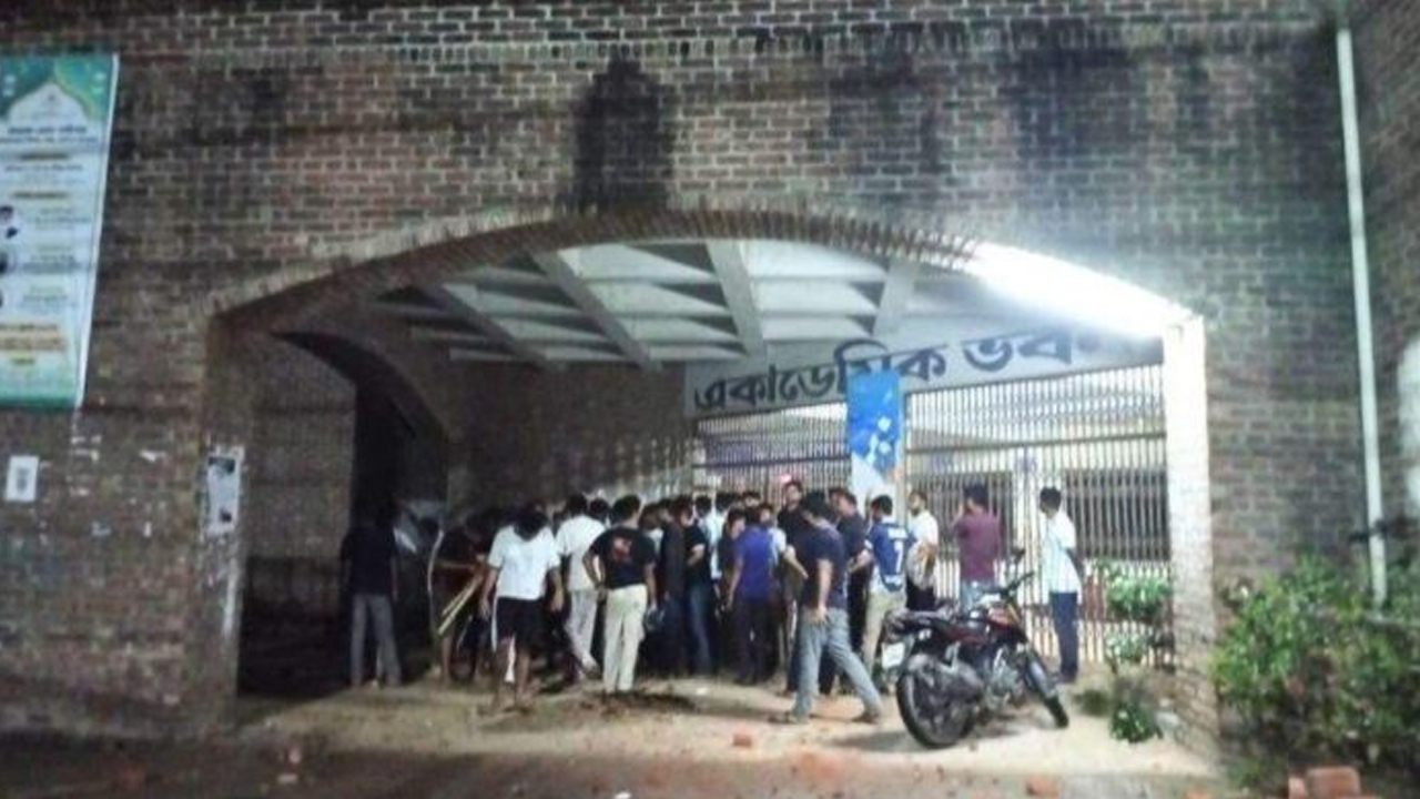 খেলা হচ্ছে আমেরিকায়, উন্মাদনা-সংঘাতে বাংলাদেশে ঝরল ১২ প্রাণ