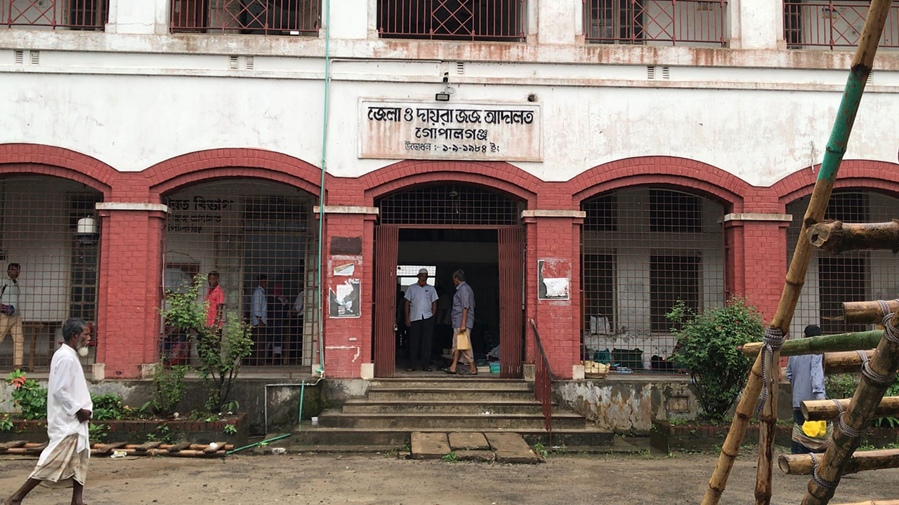 স্কুলছাত্রীকে ধর্ষণে সহযোগী নারীসহ দুজনের যাবজ্জীবন কারাদণ্ড