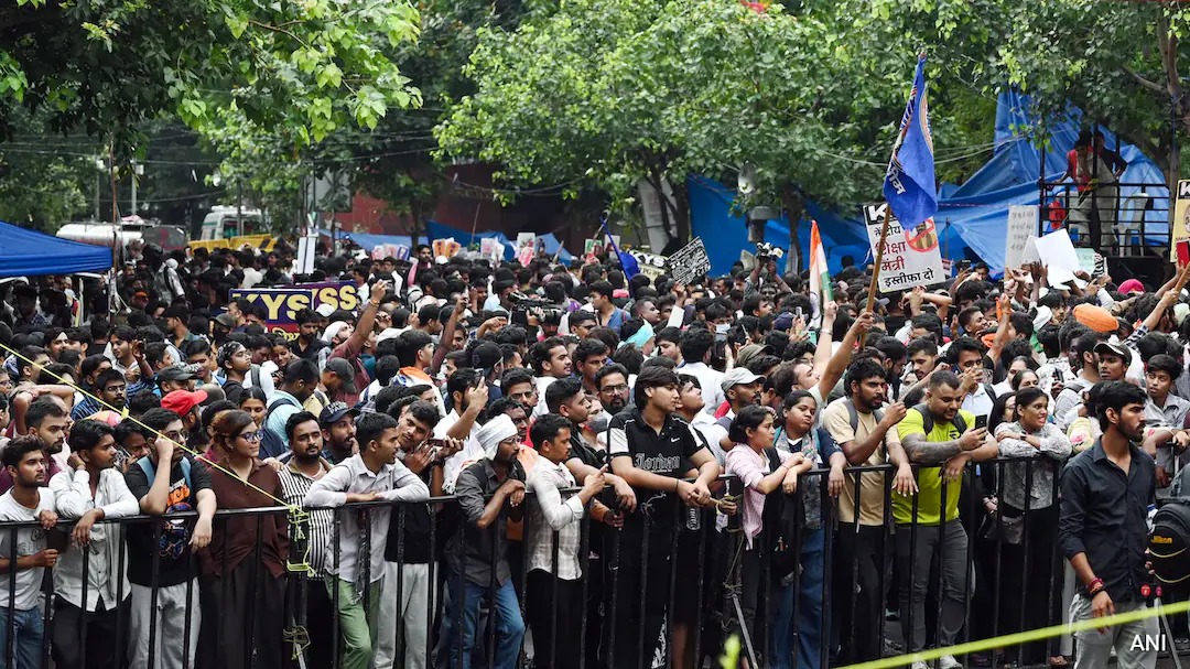 প্রশ্নফাঁস ইস্যুতে সংসদে আলোচনায় প্রস্তুত ভারত সরকার