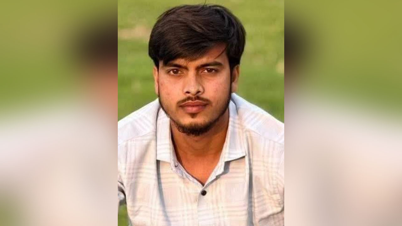 আর্জেন্টিনার খেলা দেখার সময় ট্রেনে কাটা পড়ে যুবকের মৃত্যু