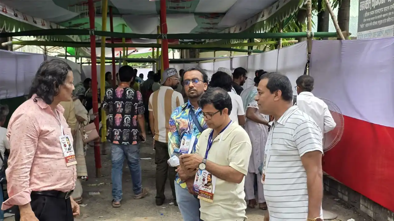 শান্তিপূর্ণভাবে চলছে চলচ্চিত্র শিল্পী সমিতির ভোটগ্রহণ