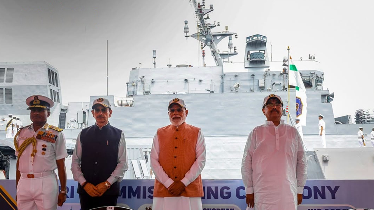 কলকাতায় ৩ রণতরি উদ্বোধন করলেন মোদি