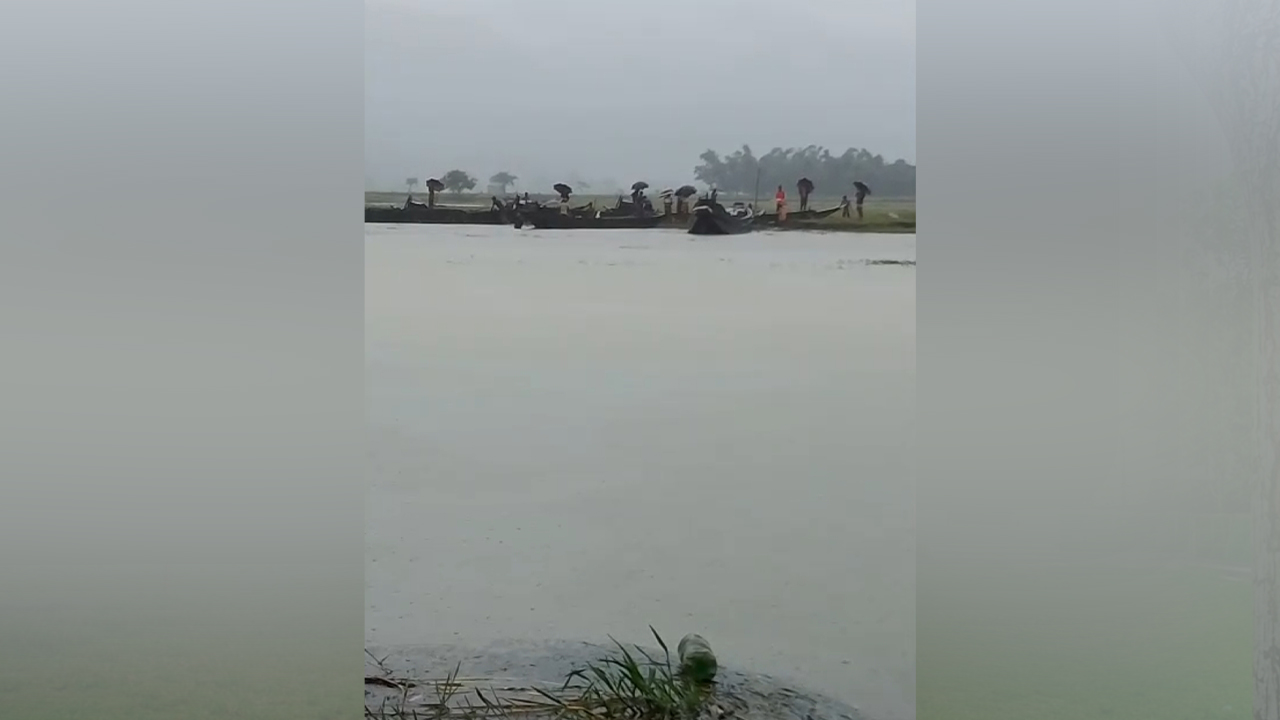 এমপির হুঁশিয়ারির ৩ দিন পরই বালু উত্তোলন, প্রতিবাদে যুবককে মারধর