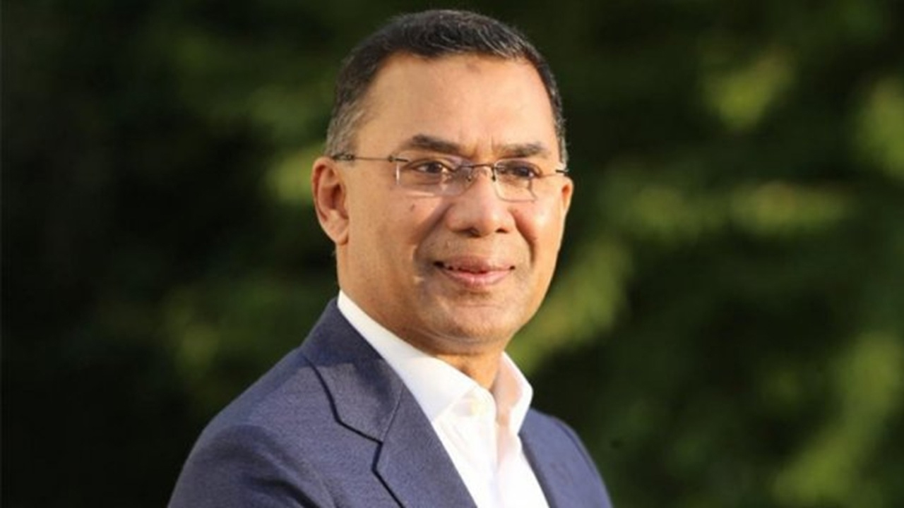 দেশে ফিরলেন প্রধানমন্ত্রী