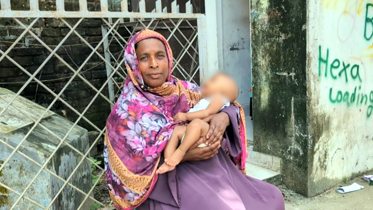 শাশুড়ির কোলে তিন মাসের শিশু, পরীক্ষা হলে পুত্রবধূ