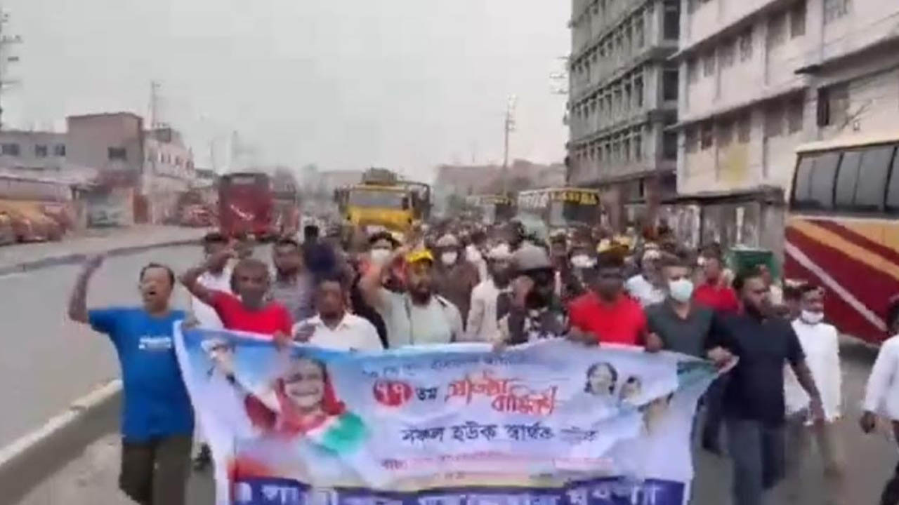 ‘একটাও সামনে আসবি না, মাইরা ফালামু’, যুবলীগের মিছিল থেকে পুলিশকে হুমকি