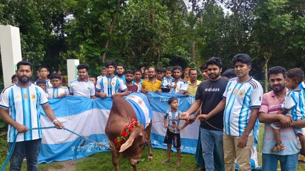বিশ্বকাপ ফাইনালের রাতে কোটালীপাড়ায় ৮ হাজার মানুষের ভোজ