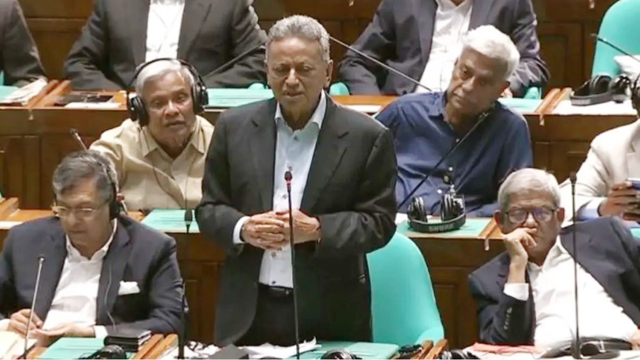 সুদসহ পুরো আমানতই ফেরত পাবেন গ্রাহকরা: অর্থমন্ত্রী