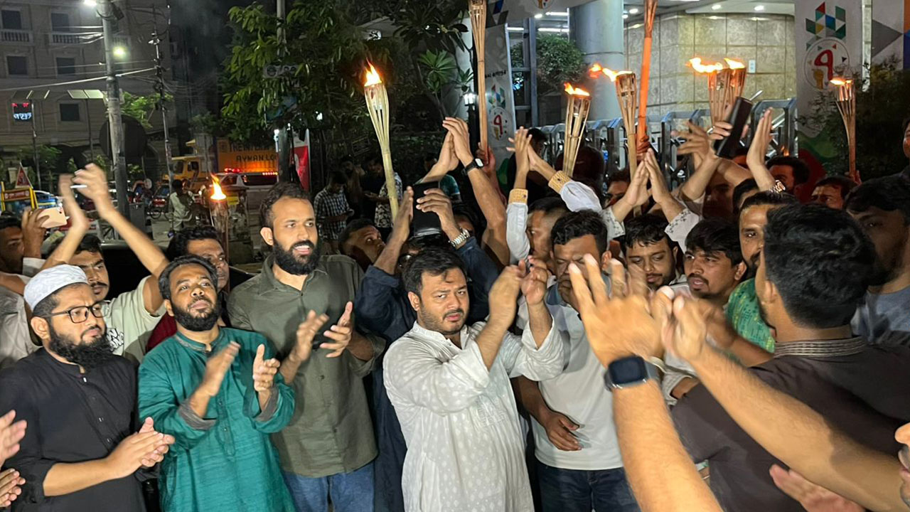 সাভারে সমাবেশে বিস্ফোরণের ঘটনায় এনসিপির মশাল মিছিল