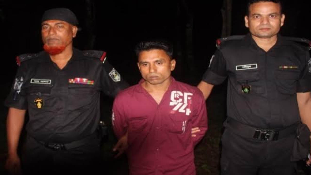 নড়াইলে রাজমিস্ত্রিকে কুপিয়ে হত্যার ঘটনায় প্রধান আসামি গ্রেপ্তার