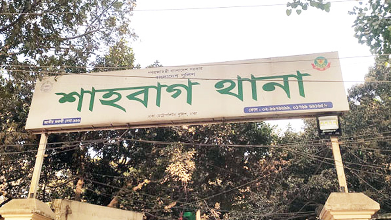 বাংলামোটরে পরিত্যক্ত বাড়িতে গাছে ঝুলছিল নারীর মরদেহ