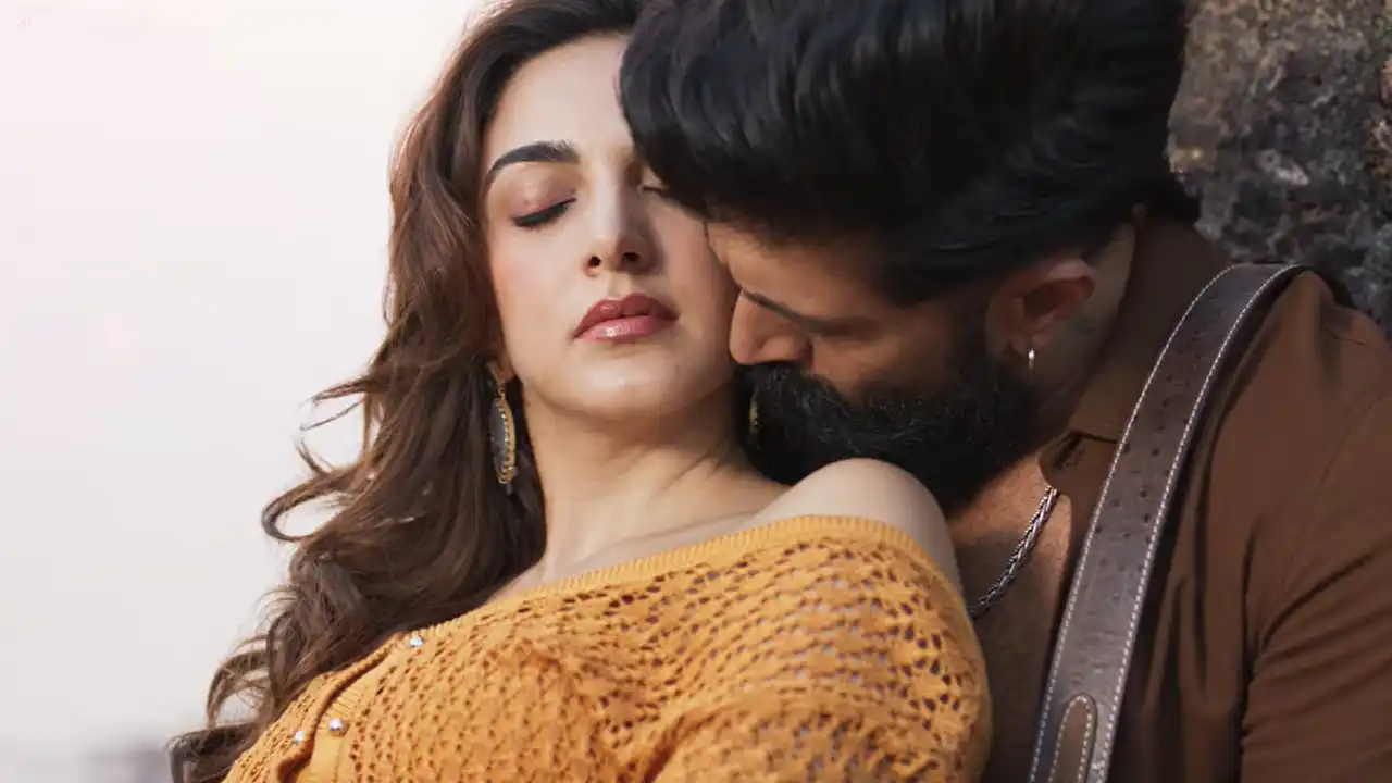 এবার গান নিয়ে বিতর্কে যশের ‘টক্সিক’: কিয়ারার সঙ্গে রসায়ন নিয়ে সমালোচনার ঝড়