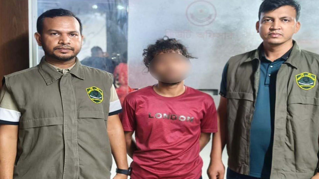 ফার্মগেটে চাকুসহ ১১ মামলার আসামি গ্রেপ্তার