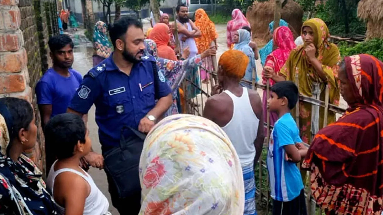 ‘চোখের সামনে মাকে হত্যা করা হয়েছে, বাবার ফাঁসি চাই’