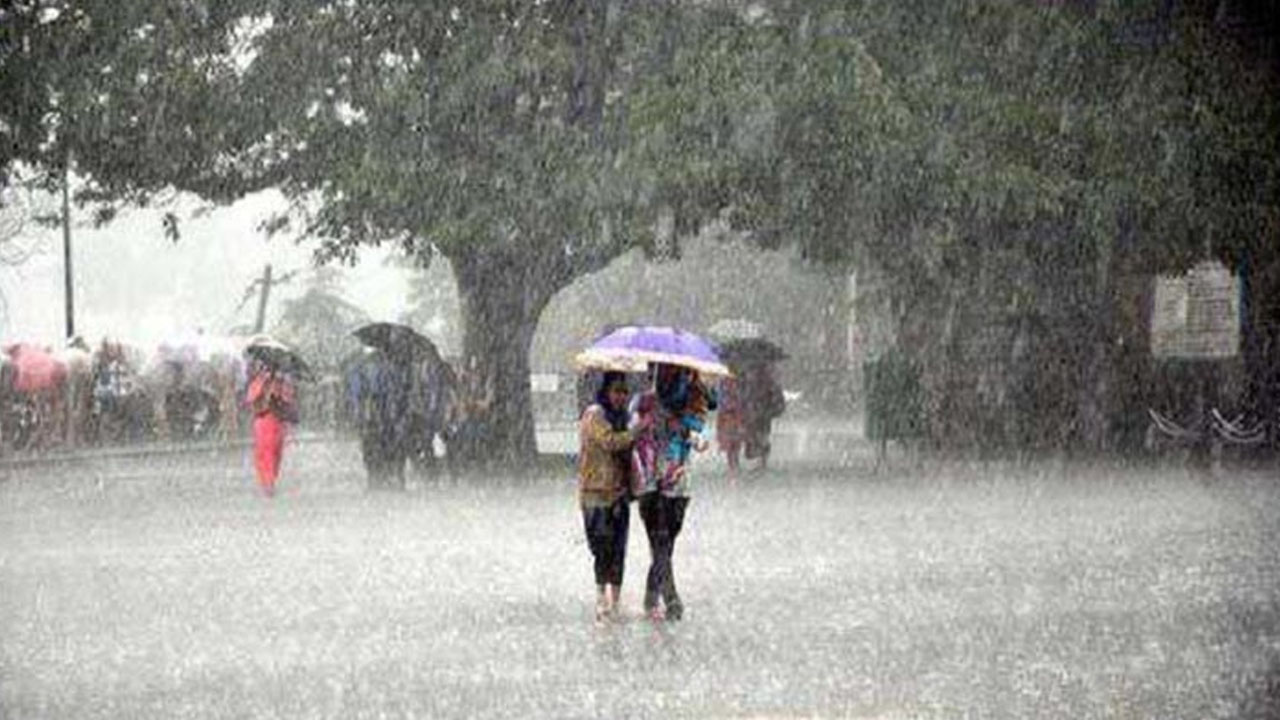 গরম কমে কবে থেকে বৃষ্টি শুরু জানাল আবহাওয়া অফিস