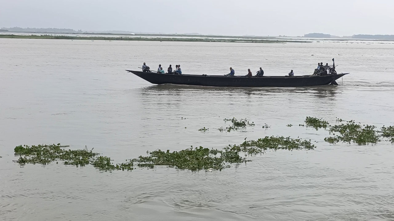 উজানের ভারী বর্ষণের প্রভাবে কুড়িগ্রামের সব নদ-নদীর পানি দ্রুত বৃদ্ধি পাচ্ছে। ছবি : এশিয়া পোস্ট