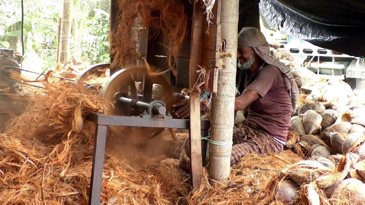 নারকেলের ছোবড়া থেকে কোটি টাকার ব্যবসা
