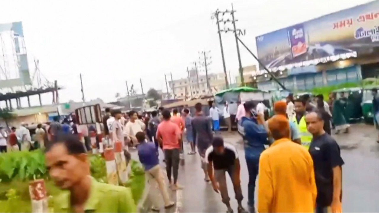 ট্রাকচাপায় অটোরিকশার চালক নিহত, প্রতিবাদে মহাসড়ক অবরোধ