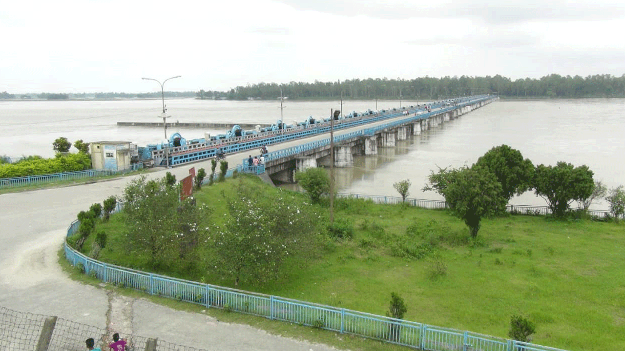 বিপৎসীমার ওপরে তিস্তা, লালমনিরহাটে বন্যার আশঙ্কা