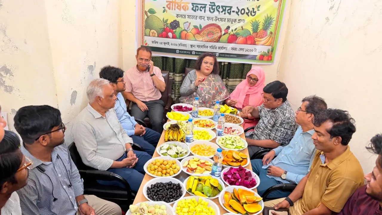 ফল উৎসব ও কর্মশালায় মুখর সোহরাওয়ার্দী কলেজ সাংবাদিক সমিতি