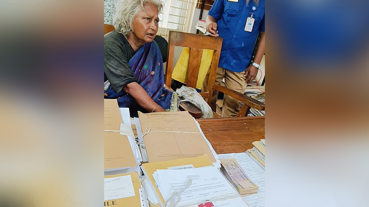 উপজেলা পরিষদে রেখে আসা বুদ্ধিপ্রতিবন্ধী নারীর লাখ টাকা উধাও