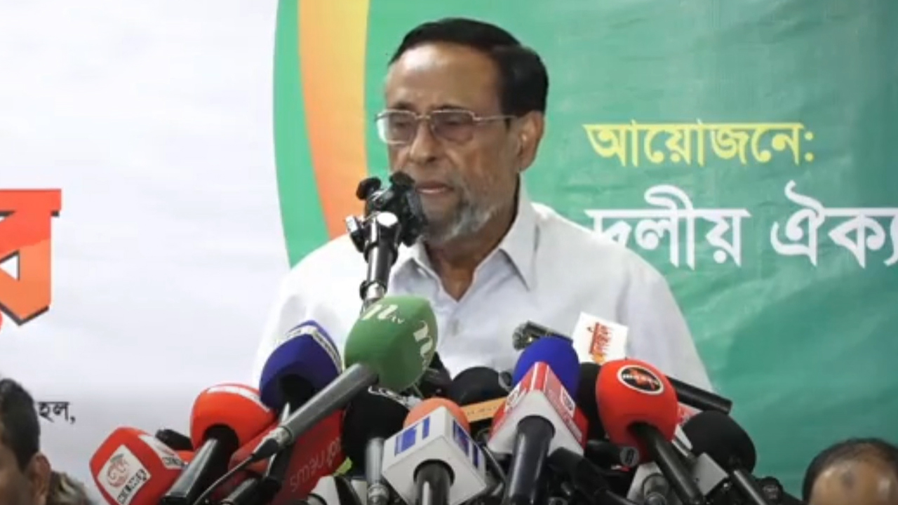 ঢাকার বাইরে রাত্রিযাপন না করতে প্রধানমন্ত্রীকে পরামর্শ কর্নেল অলির