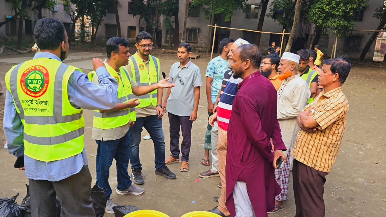ডেঙ্গু ও চিকুনগুনিয়া প্রতিরোধে জিগাতলায় যৌথ পরিচ্ছন্নতা অভিযান
