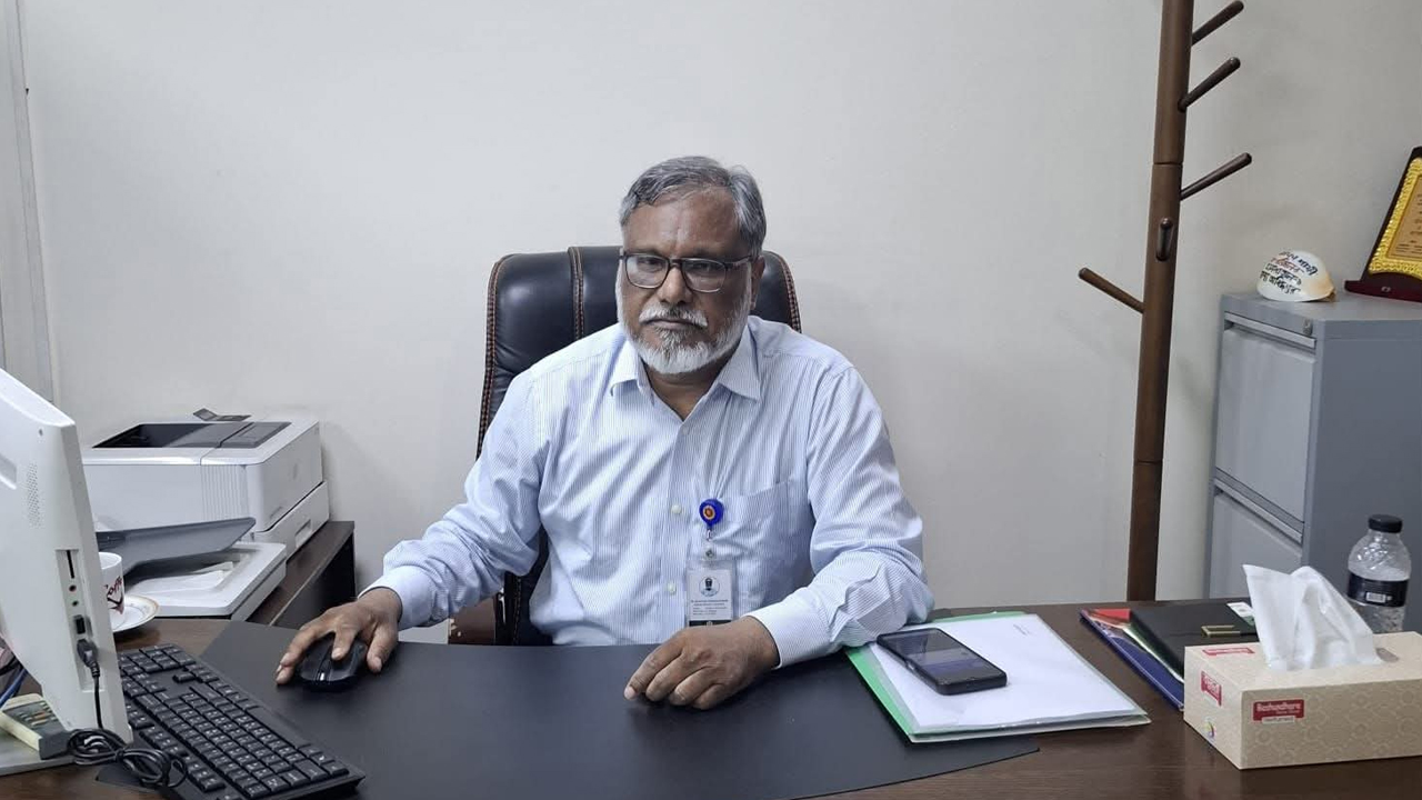 সাংবাদিকদের বাথরুম পরিষ্কারের দায়িত্ব দেওয়া উচিত: স্বাস্থ্যের উপপরিচালক
