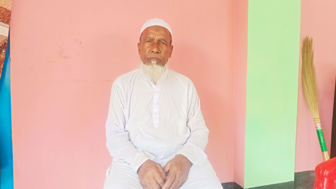 আবু সাঈদের বাবা মকবুল হোসেন। ছবি: এশিয়া পোস্ট