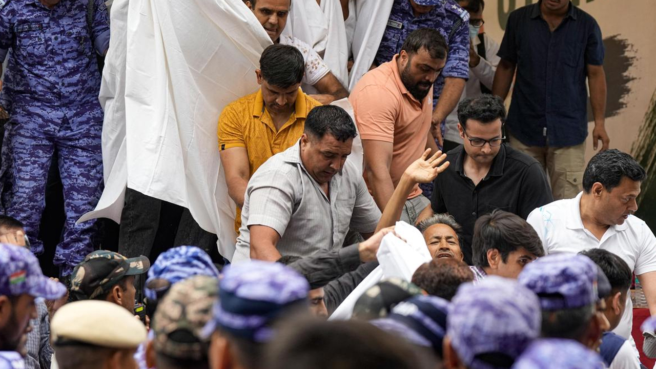 Police-forcibly-removed-Wangchuk,-who-was-on-a-hunger-strike-in-Delhi