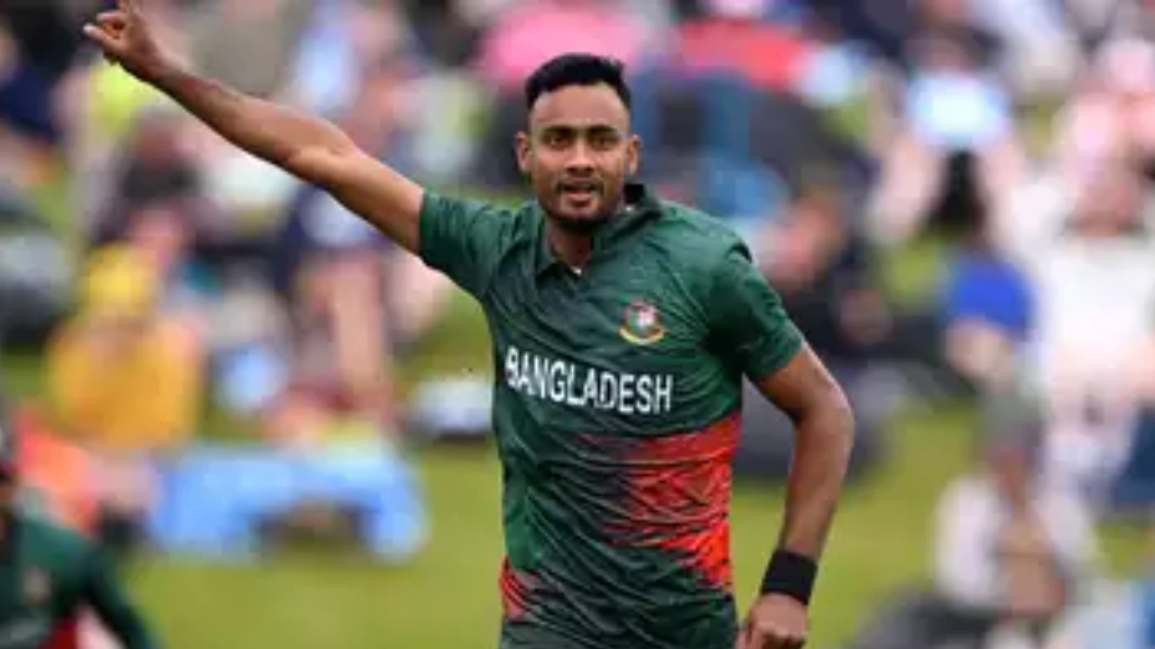 শরিফুলের বলে কারানের অদ্ভুত আউট