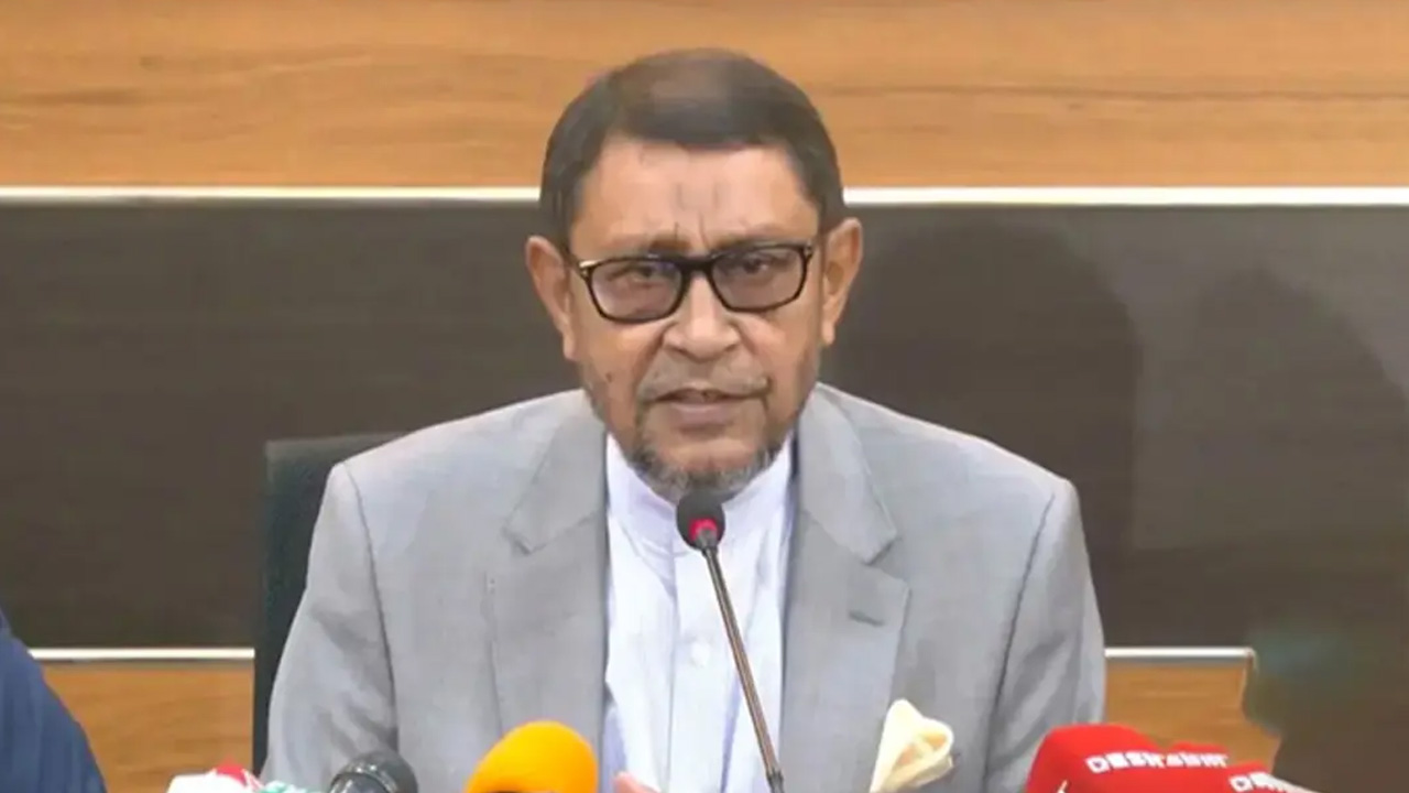 বন্যাকবলিত ১১ জেলায় স্বাস্থ্যসেবা নিশ্চিতে স্বাস্থ্যকর্মীদের ছুটি বাতিল