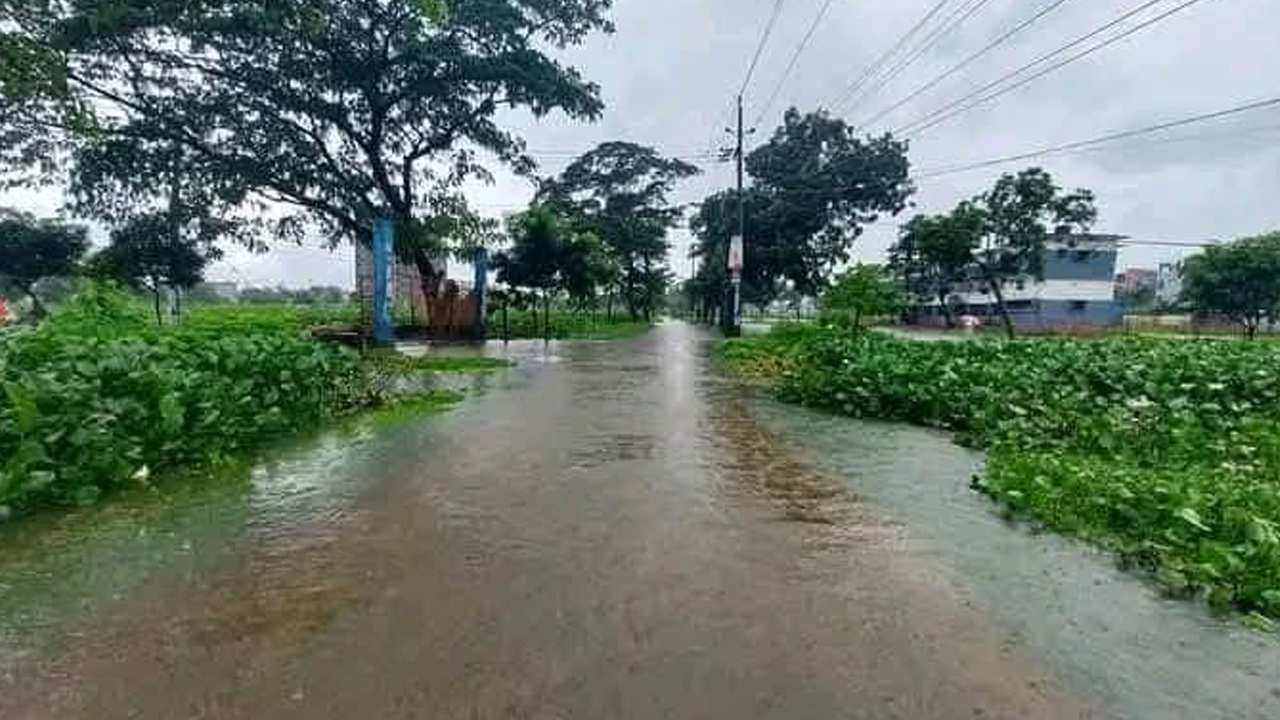 বগুড়ায় বাড়ছে যমুনার পানি, টানা বৃষ্টিতে জলাবদ্ধতা