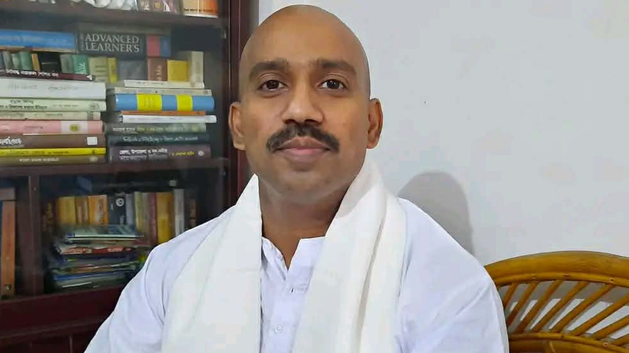 সরকার উৎখাতের পরিকল্পনা, নজরুল বিশ্ববিদ্যালয়ের শিক্ষক বরখাস্ত
