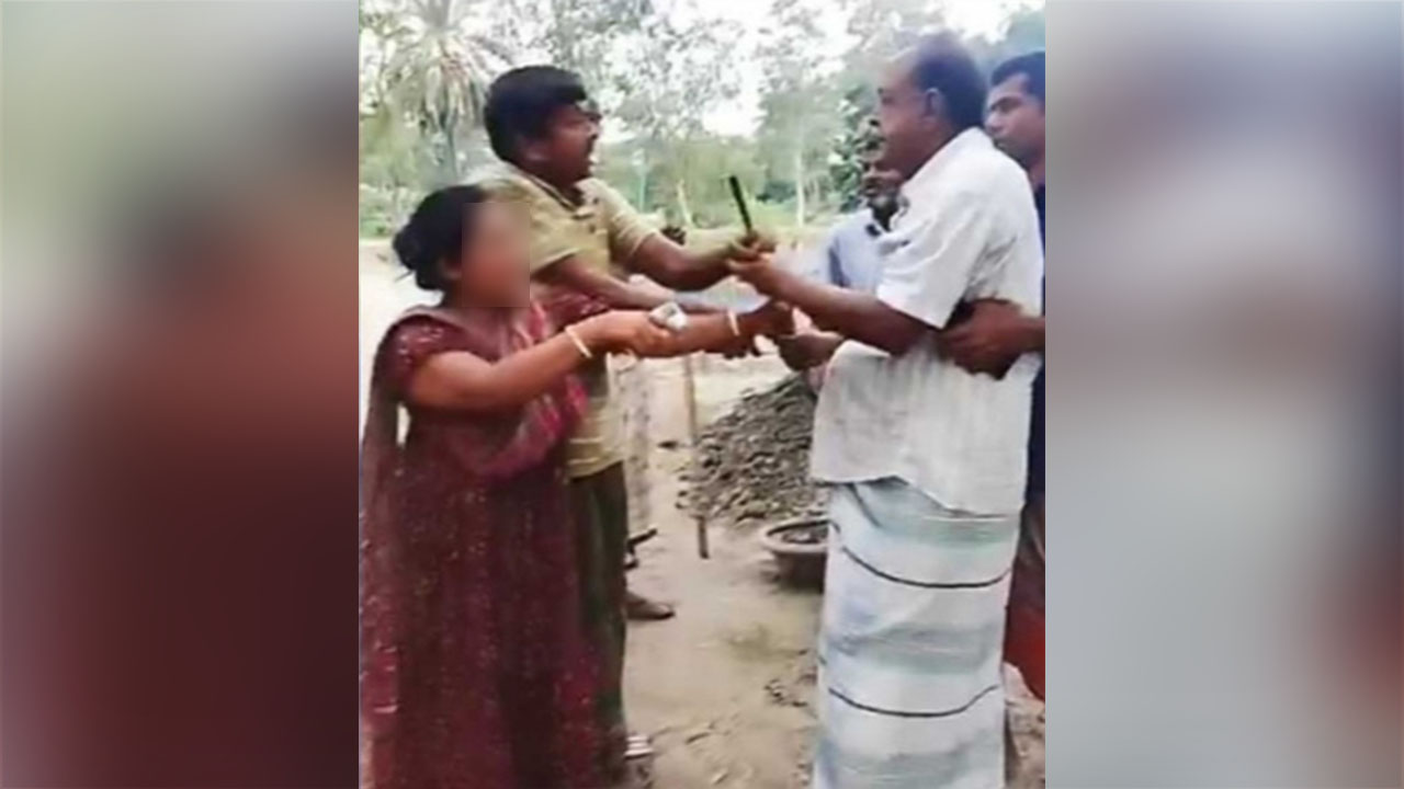 মারধরের প্রতিবাদ করা নারীকে পেটালেন ইউপি চেয়ারম্যান