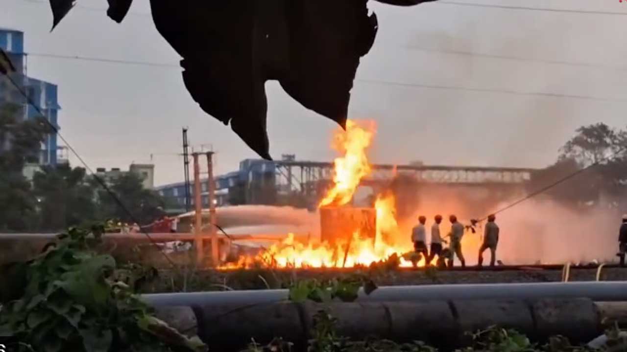 পশ্চিমবঙ্গে পেট্রোকেমিক্যালসের ন্যাপথার পাইপলাইনে ভয়াবহ বিস্ফোরণ