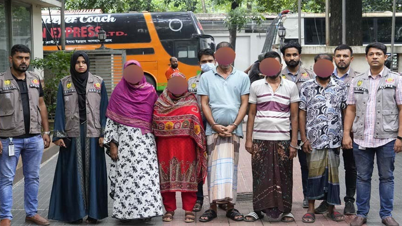 হানিট্র্যাপে ফেলে ব্ল্যাকমেল করা সংঘবদ্ধ চক্রের ৫ সদস্য গ্রেপ্তার