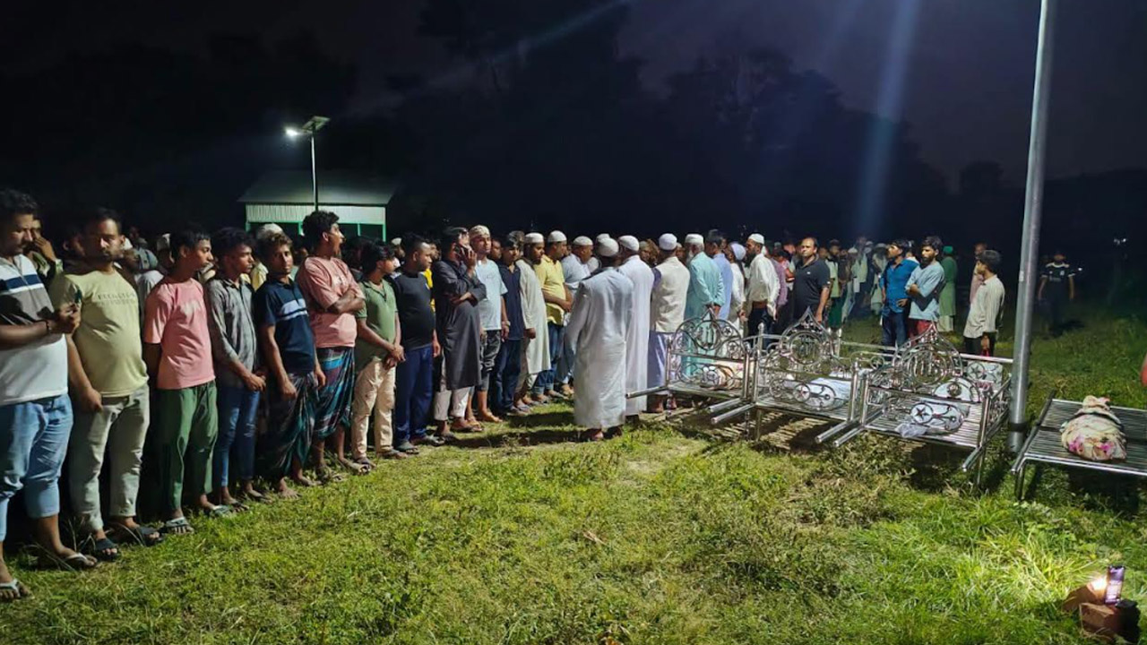 ‘এখন আল্লাহ ছাড়া আমার কেউ নেই’, মা ও তিন বোনের জানাজায় সিফাত
