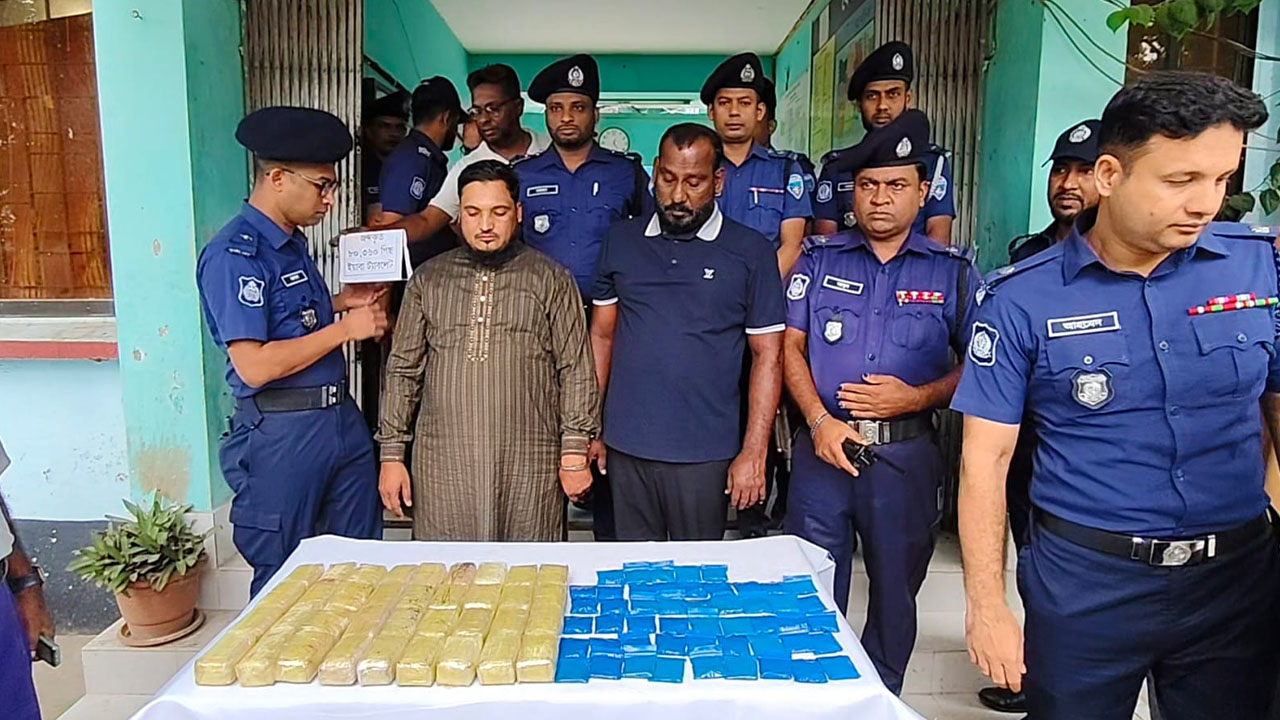 নোয়াখালীতে ৮০ হাজার পিস ইয়াবাসহ দুই মাদক কারবারি গ্রেপ্তার