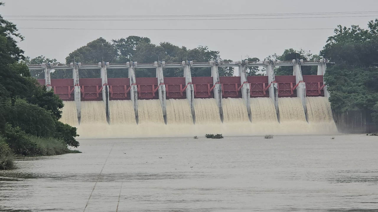 কাপ্তাই হ্রদে পানি বৃদ্ধি, রাতে খুলছে ১৬ জলকপাট